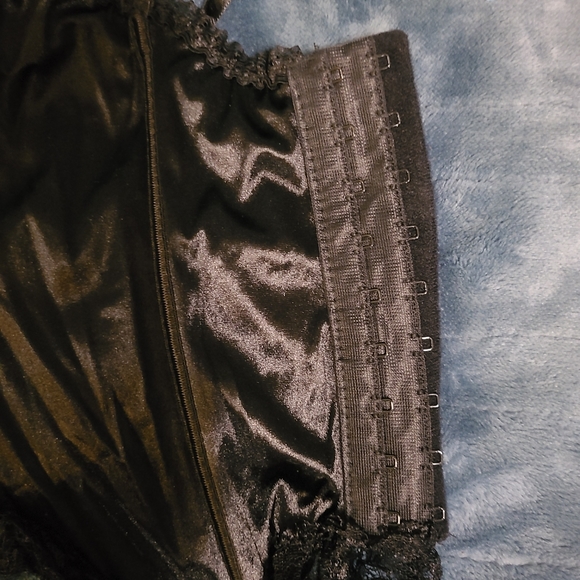 SEXY LITTLE THINGS lingerie (vintage) - Picture 9 of 14